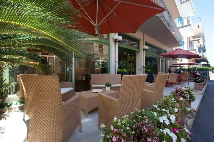 Imagen de los exteriores del Hotel International, Gabicce Mare. Foto 15