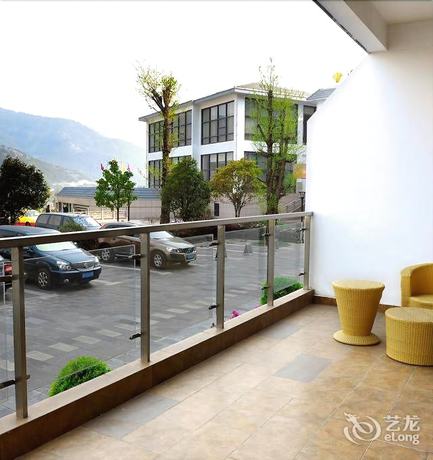 Imagen del bar/restaurante del Hotel International Golf Resort Hotel. Foto 2