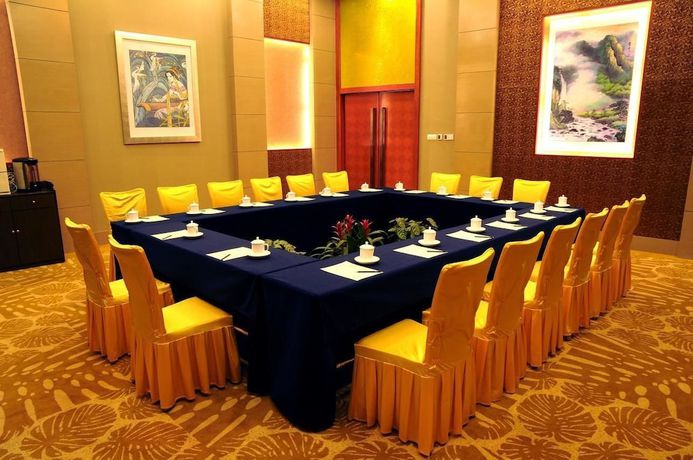 Imagen de la habitación del Hotel International Golf Resort Hotel. Foto 6