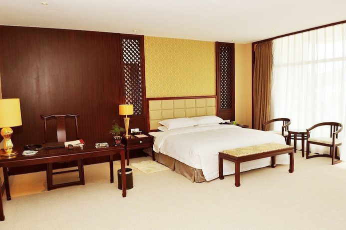 Imagen de la habitación del Hotel International Golf Resort Hotel. Foto 11