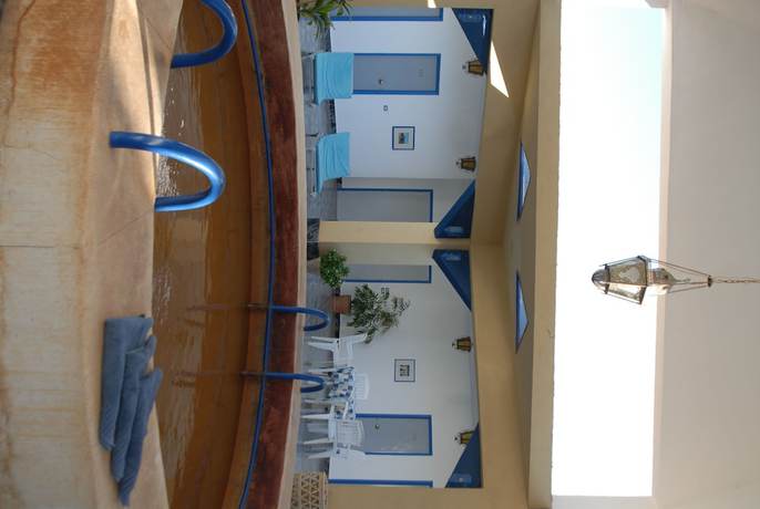 Imagen de la piscina del Hotel International Hot Spring. Foto 7