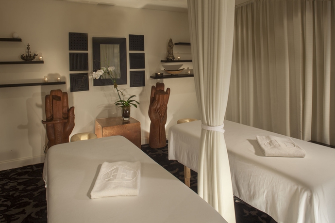 Imagen de la piscina del Hotel International House. Foto 10