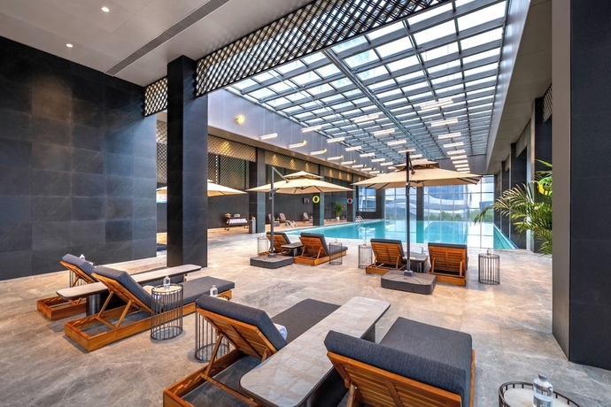 Imagen de la piscina del Hotel International LuoYang. Foto 15