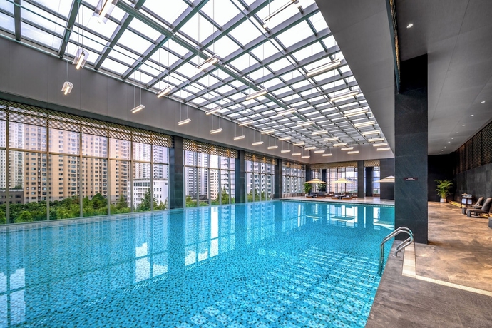 Imagen de la piscina del Hotel International LuoYang. Foto 16