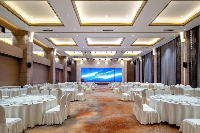 Imagen de los interiores del Hotel International LuoYang. Foto 14