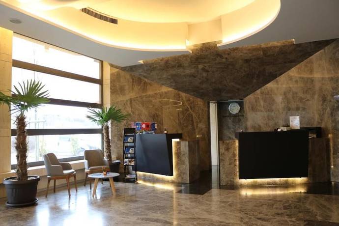 Imagen de los interiores del Hotel International Prishtina. Foto 18