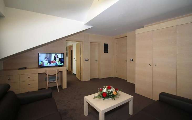 Imagen de la habitación del Hotel International Prishtina. Foto 11