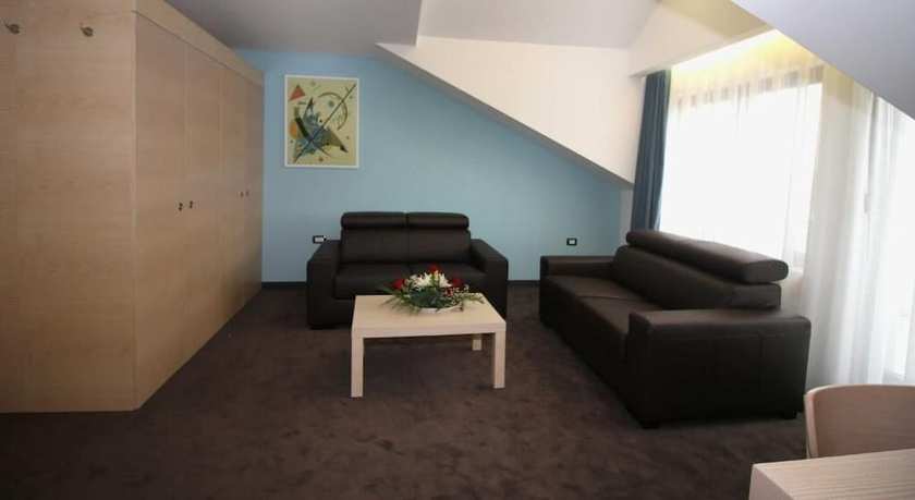 Imagen de la habitación del Hotel International Prishtina. Foto 17