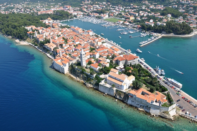 Imagen de los exteriores del Hotel International, Rab Island. Foto 7