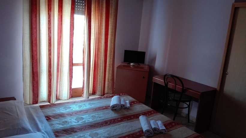 Imagen de la habitación del Hotel International Resort. Foto 5