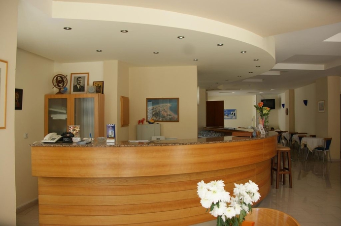 Imagen de los interiores del Hotel International, Rodas Town. Foto 10