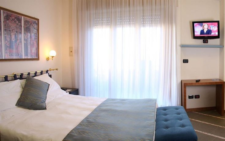 Imagen de la habitación del Hotel International, San Benedetto del Tronto. Foto 10
