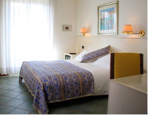 Imagen de la habitación del Hotel International, San Benedetto del Tronto. Foto 3