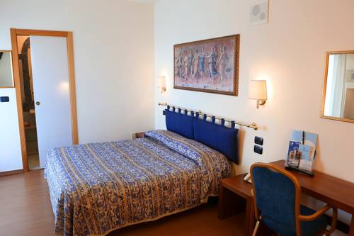 Imagen de la habitación del Hotel International, San Benedetto del Tronto. Foto 4