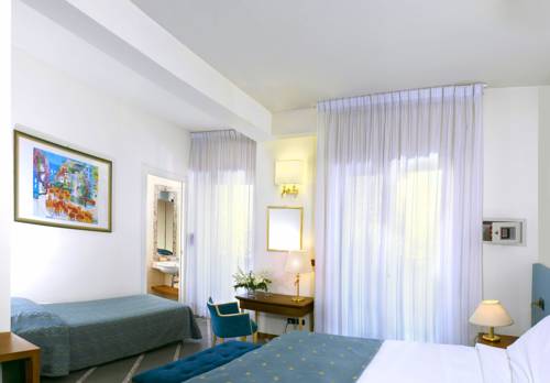 Imagen de la habitación del Hotel International, San Benedetto del Tronto. Foto 9