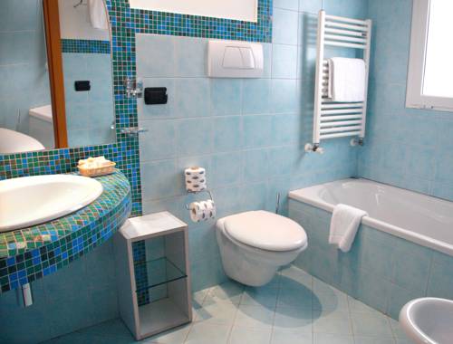 Imagen de la habitación del Hotel International, San Benedetto del Tronto. Foto 10