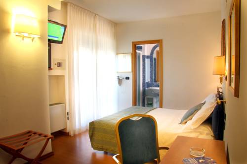 Imagen de la habitación del Hotel International, San Benedetto del Tronto. Foto 11