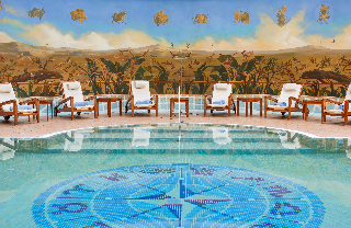 Imagen de la piscina del Hotel International Sinaia. Foto 18