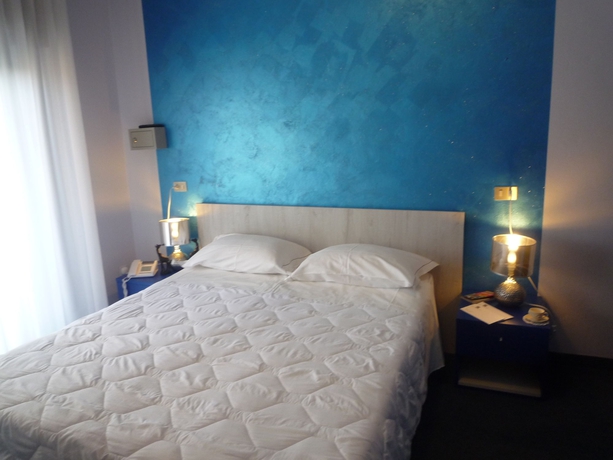 Imagen de la habitación del Hotel International, Sirmione. Foto 5