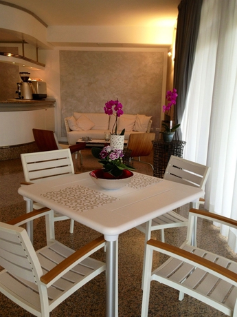 Imagen de los interiores del Hotel International, Sirmione. Foto 12