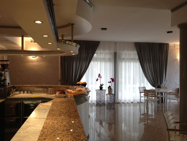 Imagen del bar/restaurante del Hotel International, Sirmione. Foto 3