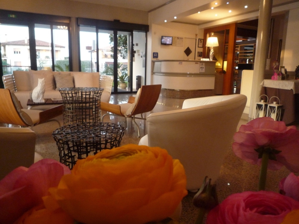 Imagen de los interiores del Hotel International, Sirmione. Foto 14