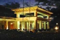 Imagen de los exteriores del Hotel International dateline. Foto 2