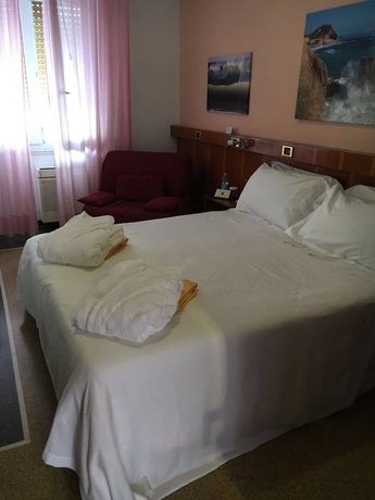 Imagen de la habitación del Hotel Internazionale, FINALE LIGURE. Foto 14
