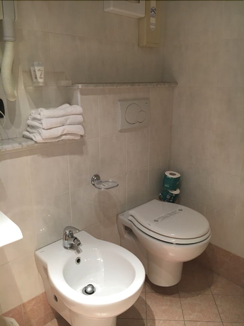 Imagen de la habitación del Hotel Internazionale, FINALE LIGURE. Foto 17