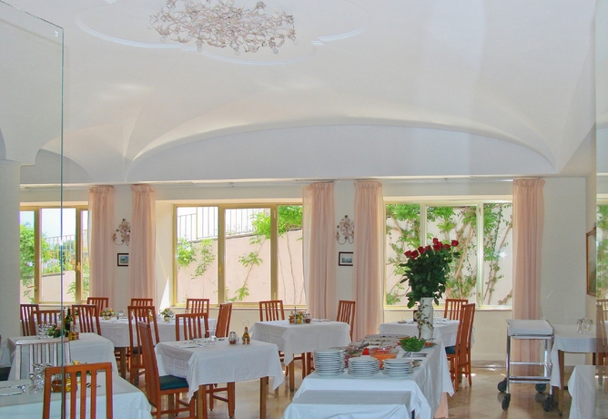 Imagen del bar/restaurante del Hotel Internazionale, Ischia. Foto 2