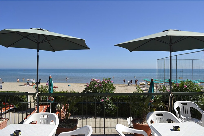 Imagen de los exteriores del Hotel Internazionale, Marotta. Foto 17