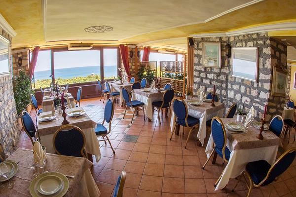 Imagen del bar/restaurante del Hotel Internazionale, Portonovo. Foto 2