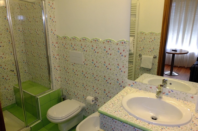 Imagen de la habitación del Hotel Internazionale, Torri Del Benaco. Foto 5