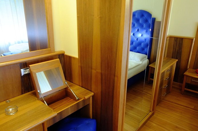 Imagen de la habitación del Hotel Internazionale, Torri Del Benaco. Foto 7