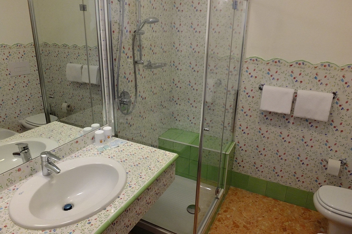 Imagen de la habitación del Hotel Internazionale, Torri Del Benaco. Foto 8