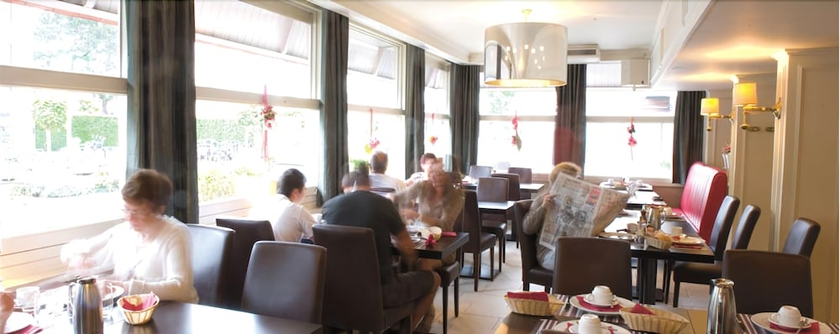 Imagen del bar/restaurante del Hotel Internos. Foto 4