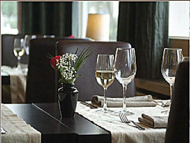 Imagen del bar/restaurante del Hotel Internos. Foto 6