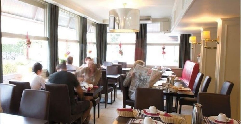 Imagen del bar/restaurante del Hotel Internos. Foto 8