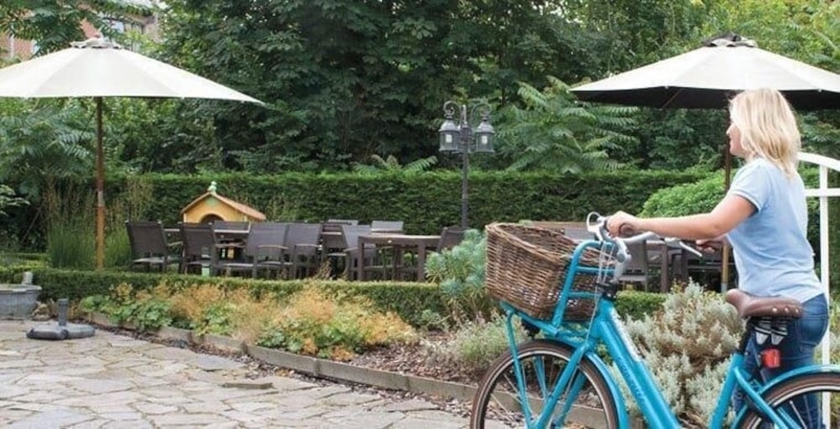 Imagen de los exteriores del Hotel Internos. Foto 16