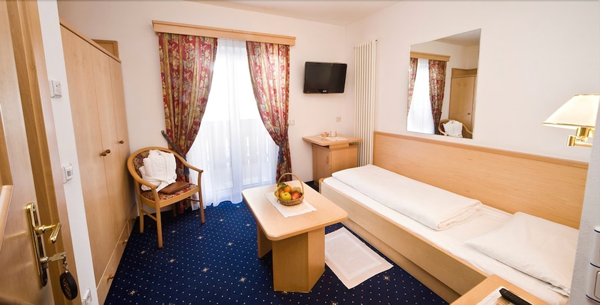 Imagen de la habitación del Hotel Interski. Foto 12