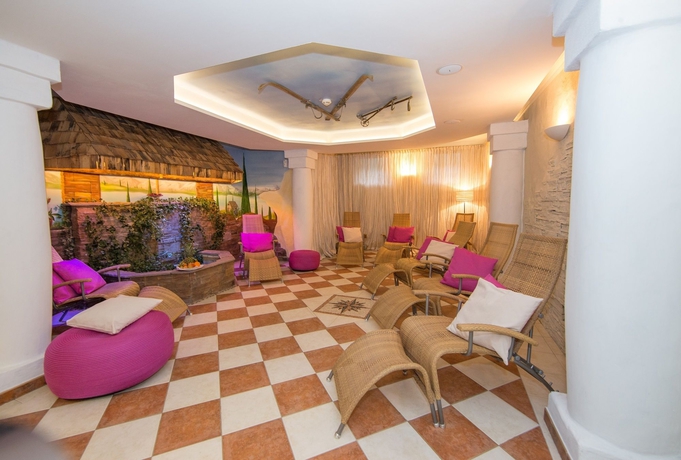 Imagen de la piscina del Hotel Interstar. Foto 16