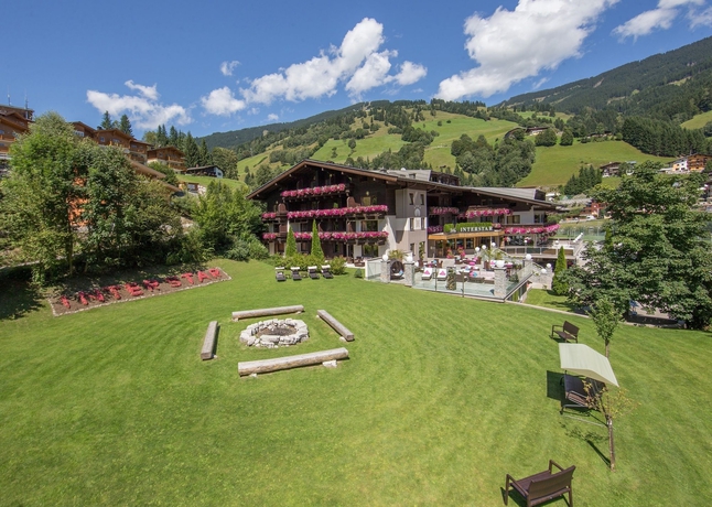Imagen de los exteriores del Hotel Interstar, Saalbach-Hinterglemm . Foto 9