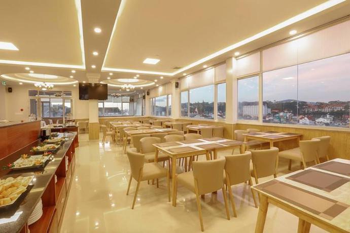 Imagen del bar/restaurante del Hotel Interstella Hotel. Foto 2