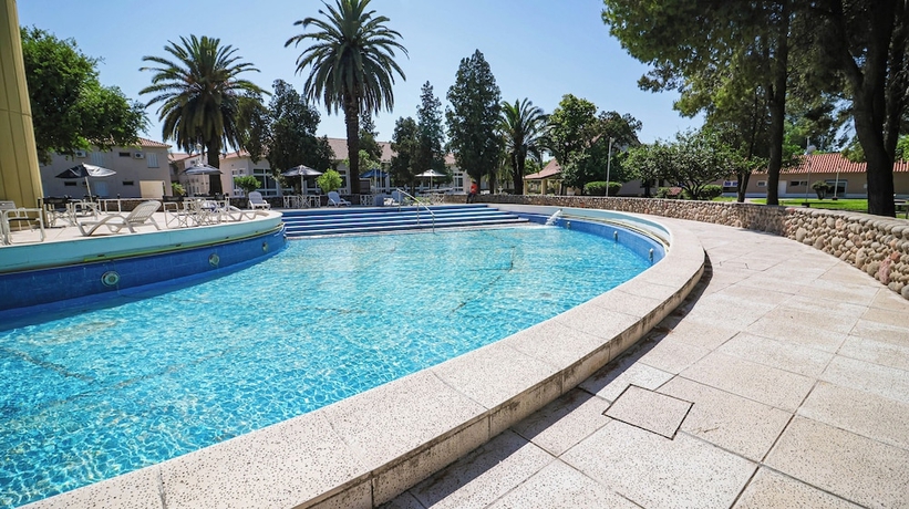 Imagen de la piscina del Hotel Intersur Independencia. Foto 14