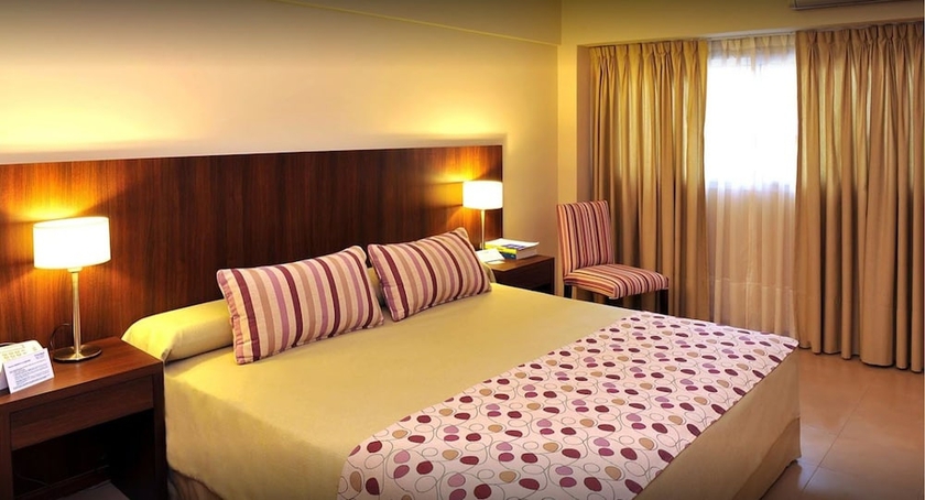 Imagen de la habitación del Hotel Intersur San Telmo. Foto 2