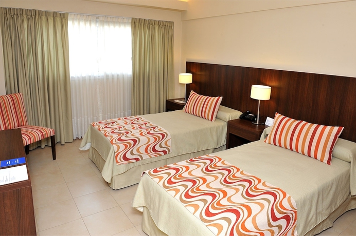 Imagen de la habitación del Hotel Intersur San Telmo. Foto 5