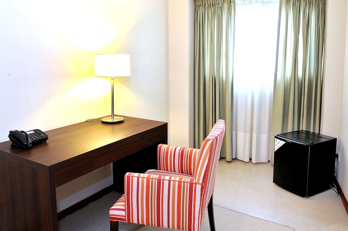 Imagen de la habitación del Hotel Intersur San Telmo. Foto 6