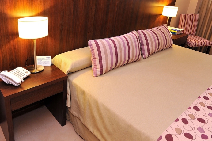 Imagen de la habitación del Hotel Intersur San Telmo. Foto 9