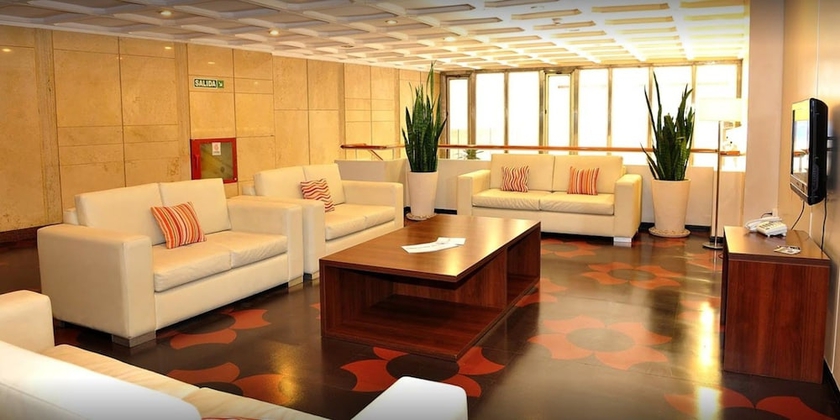 Imagen de los interiores del Hotel Intersur San Telmo. Foto 18