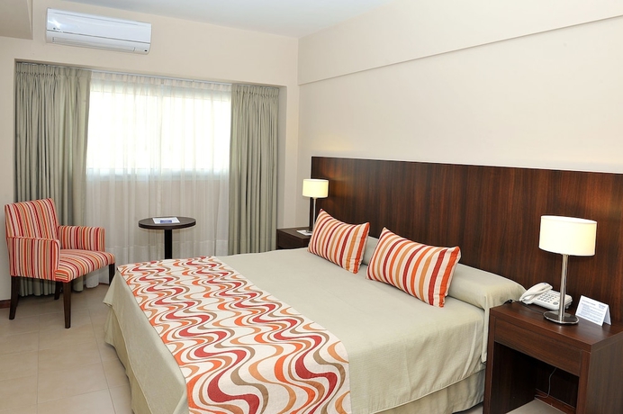 Imagen de la habitación del Hotel Intersur San Telmo. Foto 13